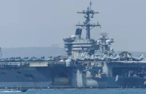 Według urzędnika USA zestrzeliły irańskiego drona „agresywnie” zbliżającego się do lotniskowca