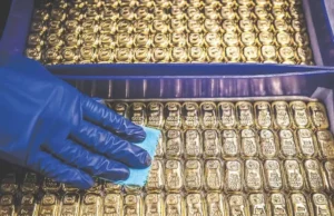 Złoto przedłuża wzrost, przeskakuje ponad 2% w miarę wzrostu napięć między USA a Iranem