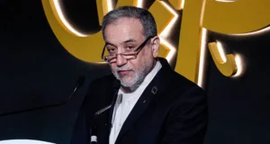 Iran FM oczekuje dalszych rozmów nuklearnych, ale ostrzega USA przed jakimkolwiek atakiem