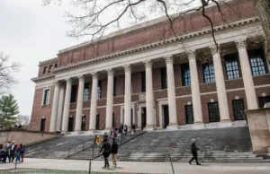 Pentagon zerwie stosunki akademickie z Harvardem
