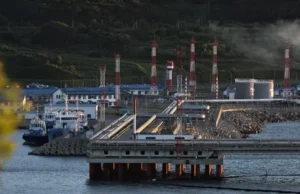 Indyjskie rafinerie unikają rosyjskiej ropy, forsując umowę handlową z USA: źródła