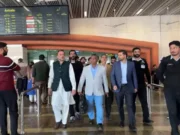 Wiceprzewodniczący ICC, prezes Bangladeszskiej Komisji Krykieta lądują w Lahore; obaj są gotowi spotkać się z Naqvi