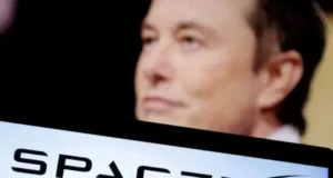 Musk twierdzi, że SpaceX przedkłada księżycowe „samorosnące miasto” nad projekt marsjański