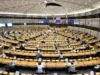 Parlament UE przyjmuje bliźniacze teksty zaostrzające politykę migracyjną
