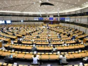 Parlament UE przyjmuje bliźniacze teksty zaostrzające politykę migracyjną