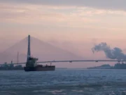 Trump grozi zaprzestaniem otwierania mostu Kanada-USA