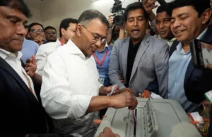 Na zdjęciach: Miliony głosów w przełomowych wyborach w Bangladeszu