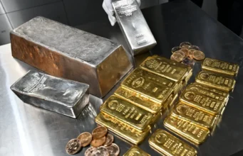 Złoto traci w wyniku umocnienia dolara po mocnych danych o zatrudnieniu w USA