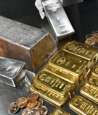 Złoto traci w wyniku umocnienia dolara po mocnych danych o zatrudnieniu w USA