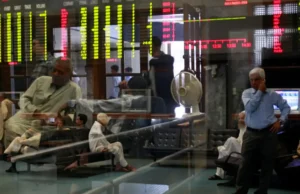 Niedźwiedzia fala niszczy KSE-100 o 908 punktów