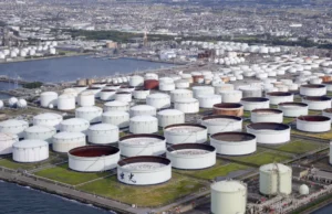 Ceny ropy Brent spadają, ponieważ inwestorzy oceniają ryzyko zakłóceń w dostawach