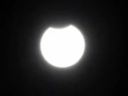 Obrączkowe zaćmienie Słońca widoczne nad Antarktydą