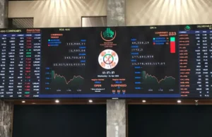 PSX odbudowuje wzrost o 5702 punkty