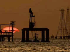 USA negocjują z Indiami w sprawie sprzedaży wenezuelskiej ropy, mówi wysłannik USA