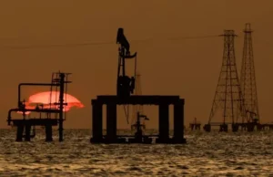 USA negocjują z Indiami w sprawie sprzedaży wenezuelskiej ropy, mówi wysłannik USA