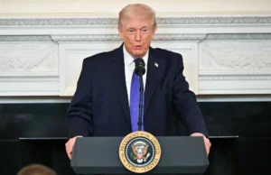 Trump mówi, że „rozważa” uderzenie na Iran, podczas gdy Teheran twierdzi, że projekt porozumienia będzie gotowy w ciągu najbliższych „dwóch, trzech dni”