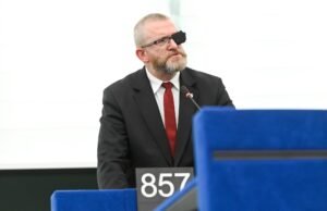 Polska zwraca się do Parlamentu Europejskiego o pozbawienie skrajnie prawicowego przywódcy Brauna immunitetu w związku z oskarżeniem o negowanie Holokaustu