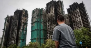 Hongkong zaoferuje wykup mieszkań uszkodzonych w wyniku śmiertelnego pożaru budynków