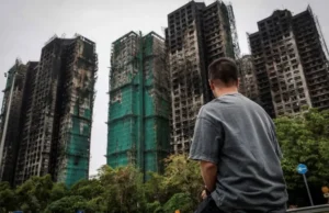 Hongkong zaoferuje wykup mieszkań uszkodzonych w wyniku śmiertelnego pożaru budynków