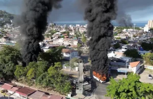 Zabójstwo meksykańskiego barona narkotykowego wywołuje ataki zemsty; podpalono samochody i firmy, zablokowano autostrady