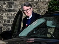 Brytyjska policja wypuściła byłego wysłannika Petera Mandelsona za kaucją w sprawie Epsteina