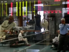 KSE-100 zyskuje ponad 800 punktów we wczesnym handlu