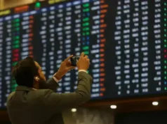 Niedźwiedzie osłabiają przyczepność na giełdzie, gdy KSE-100 zyskuje ponad 1000 punktów