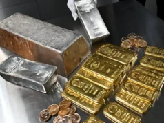 Złoto zyskuje na słabszym dolarze; Rozmowy Iran-USA w centrum uwagi