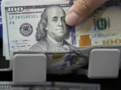 Rupia wykazuje wahania w stosunku do kluczowych walut