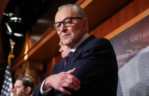 Schumer uderza w Departament Sprawiedliwości w związku z masowym „tuszowaniem” Epsteina