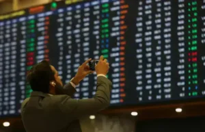 Niedźwiedzie przejmują kontrolę, a KSE-100 zamyka się ponad 800 punktów niżej