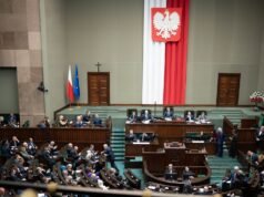Polski parlament zatwierdza unijne pożyczki na obronę w wysokości 44 miliardów euro pomimo krytyki opozycji