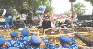 Wysiłki Gatesa związane z polio oraz „pieśń i taniec” Modiego znajdują wzmianki w aktach Epsteina