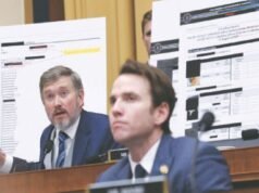 Kongresmeni wymieniają „zredagowanych” miliarderów w aktach Epsteina