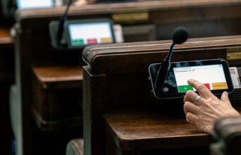 Polski parlament zobowiązuje się wziąć pod uwagę wybory sędziów do rad w samym sercu sporu dotyczącego praworządności