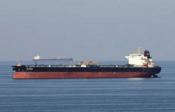 Ropa naftowa wzrosła o 10 procent w związku z konfliktem w Iranie i może wzrosnąć do 100 dolarów za baryłkę, twierdzą analitycy – Świat