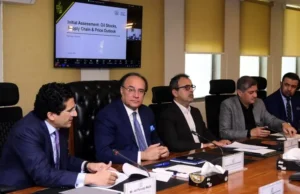 Rząd przełoży na konsumentów wpływ rosnących światowych cen ropy w ramach istniejącego dwutygodniowego mechanizmu – Pakistan