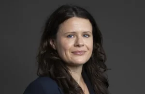 Małżonkowie brytyjskich parlamentarzystów spośród trzech przetrzymywanych pod zarzutem szpiegostwa na rzecz Chin – Świat