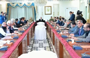 Premier wzywa rządy prowincji do podjęcia rygorystycznych działań przeciwko podmiotom gromadzącym produkty naftowe – Pakistanowi