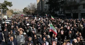 Irańczycy buntują się nawet wtedy, gdy w bezlitosnych bombardowaniach zginęło ponad 1200 osób – Świat