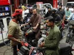 „Bomba benzynowa” spada na Pakistan w czasie wojny – Pakistan