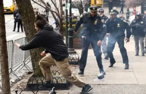 Para oskarżona o przestępstwa terrorystyczne za rzucanie materiałów wybuchowych w pobliżu protestu przed rezydencją burmistrza Nowego Jorku Mamdaniego – Świat