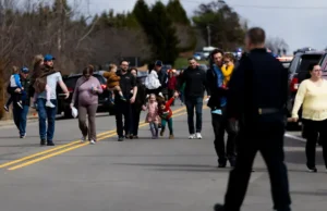 Napastnik nie żyje po wjechaniu samochodem w synagogę w Michigan – Świat