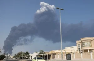 Wojna nasila się, gdy Stany Zjednoczone uderzają w energetyczną linię ratunkową Iranu – świat