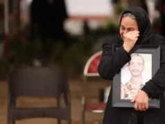 „Kiedy palicie nasze serca, nie powstrzymujecie nas”: irańskie rodziny płaczą, gdy na cmentarzu w Teheranie chowano poległych w wojnie – Świat