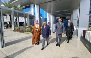 Dar przybywa do Riyadu na spotkanie regionalnych FM – Pakistan