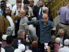 Premier Albanese wściekł się i wygwizdał podczas wizyty w największym australijskim meczecie w związku ze stanowiskiem wobec Izraela – świata