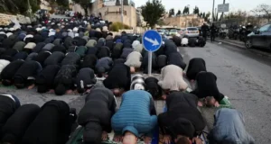 Muzułmanie w Jerozolimie rozpaczają z powodu Eidul Fitr po odmowie dostępu do meczetu Al-Aksa w obliczu wojny amerykańsko-izraelskiej z Iranem – Świat