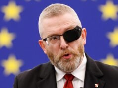 Parlament UE pozbawia polskiego przywódcę skrajnie prawicowego immunitetu w związku z oskarżeniem o negowanie Holokaustu