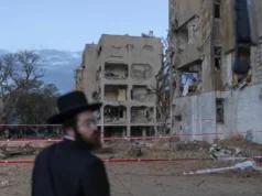 Irańskie rakiety uderzyły w południowy Izrael, raniąc ponad 100 osób